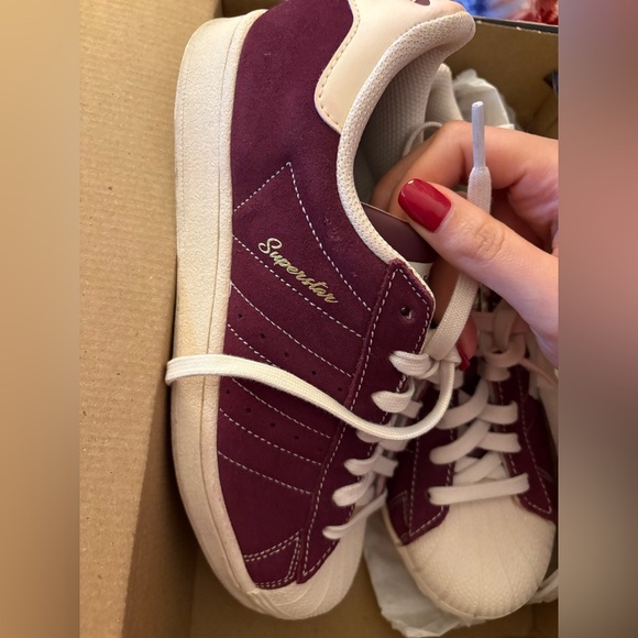 Like new women Adidas Superstar βBurgundyβ β Style IF7676 size 8 ! - Picture 7 of 11